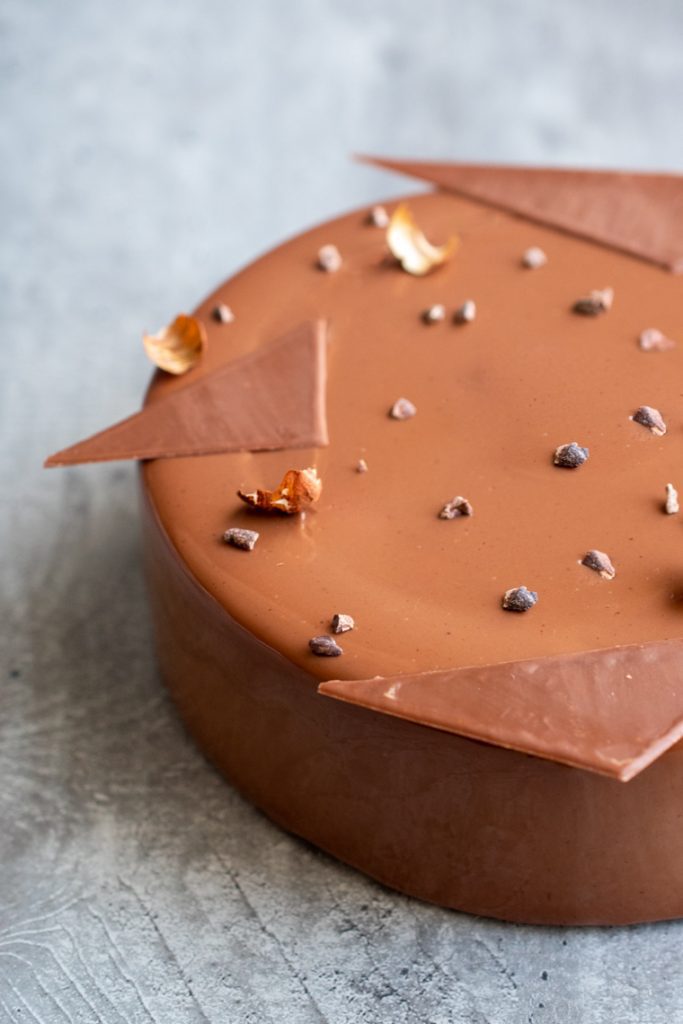 Cet article vous explique comment utiliser du rhodoïd pour la réalisation  des chocolats et entremets - Meilleur du Chef